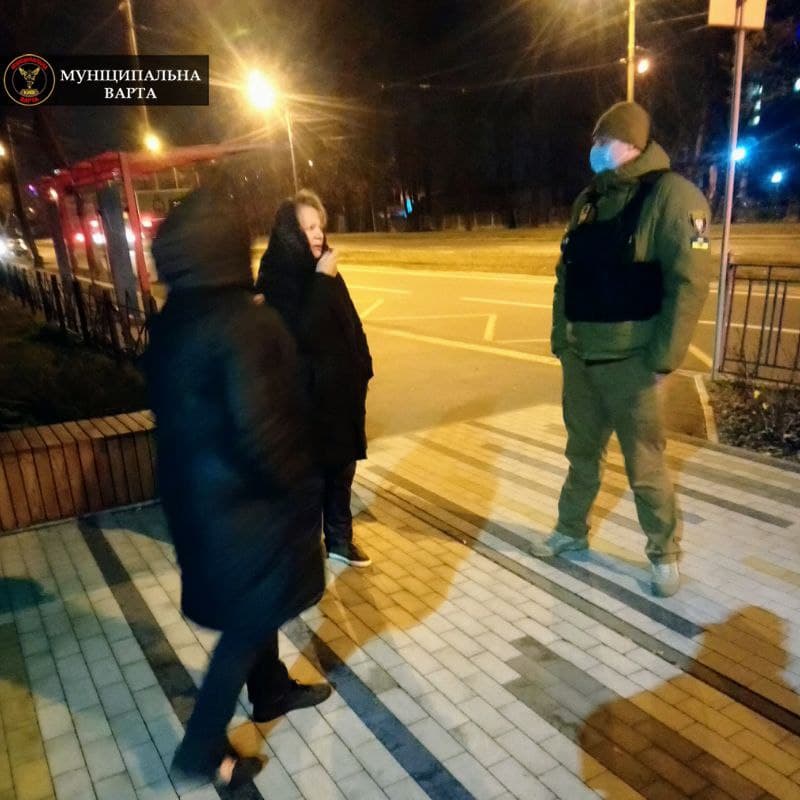 У Києві затримали злодійок із незвичайним "уловом": фото крадіжки